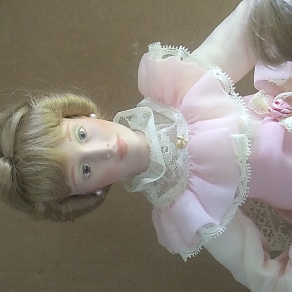 Vintage Danbury Mint Porcelain Mother & Daughter Dolls with Certificate - Picture 8 of 12